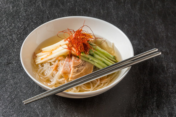 スパイシーでお箸が進む!韓国風ビビン麺