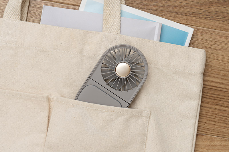 夏の暑さ対策必需品「Handy fan」 - ソファー、モダン家具のインテリア