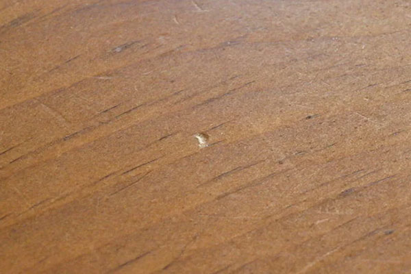 ダイニングテーブルの傷を目立たなくするお手入れ方法 - ソファー